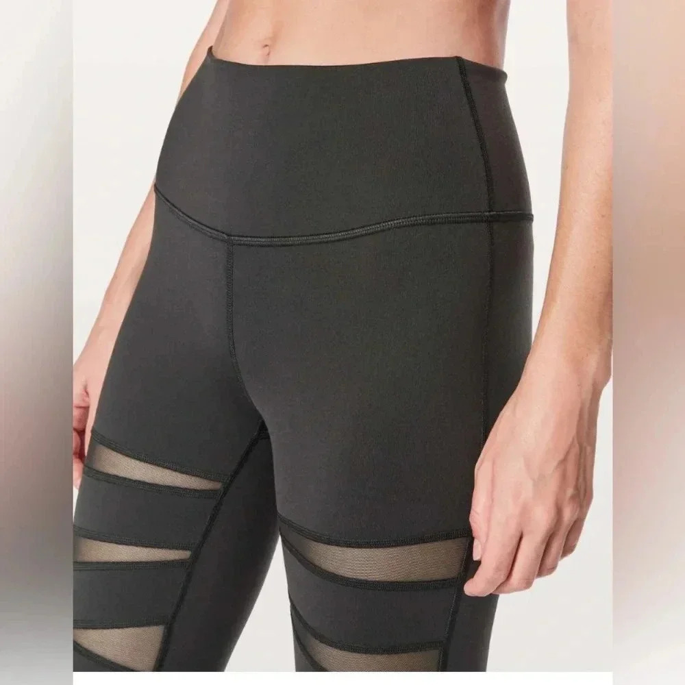 Lululemon Wunder Under Pant (Hi-Rise) *Tech Mesh 28" size 6 - Picture 3 of 5